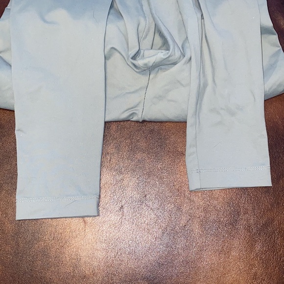 🦋Adorable Light green leggings! - Picture 4 of 6